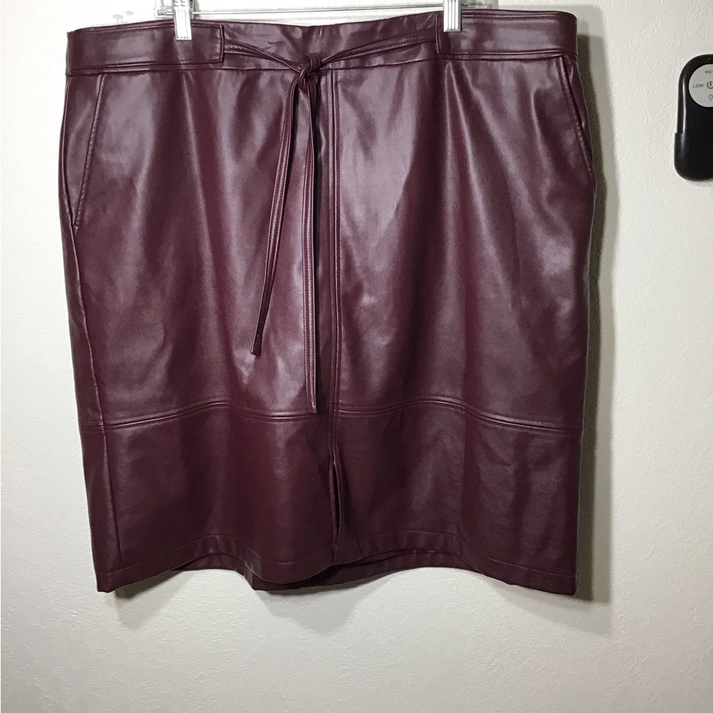 LIZ CLAIBORNE SKIRT FAUX LEATHER WINE PURPLE Sz 18 W Wiht Ribbons In Front